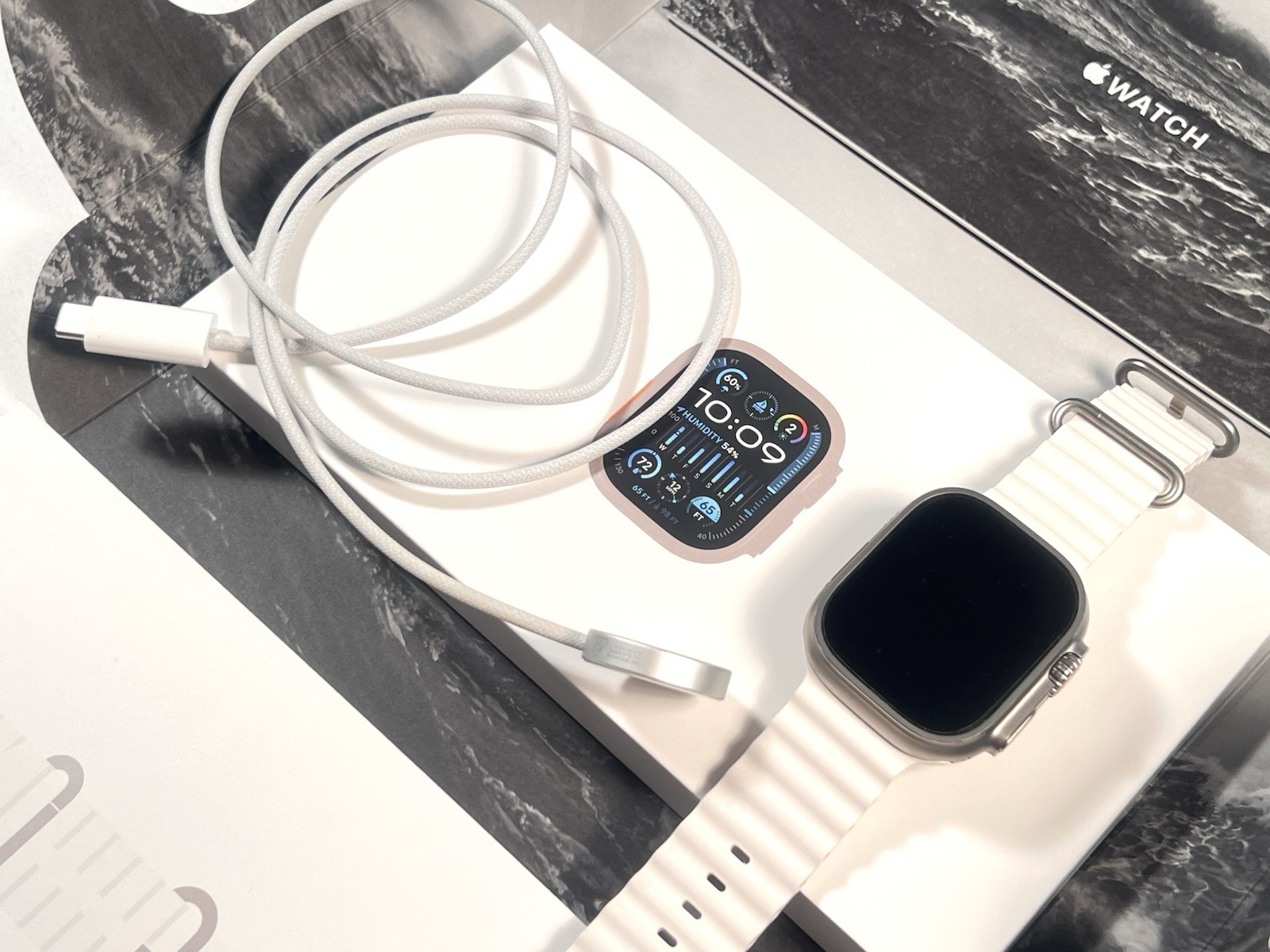Apple Watch Ultra 2 (GPS + LTE) 49MM Titanium Case White Ocean Band