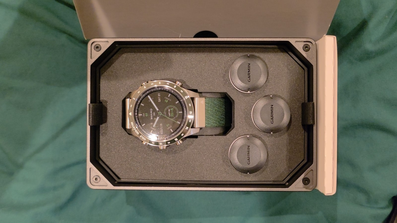 Garmin MARQ Golfer (Gen 2) GPS Wi-Fi Bluetooth 46mm Titanium Green Fabric iOS