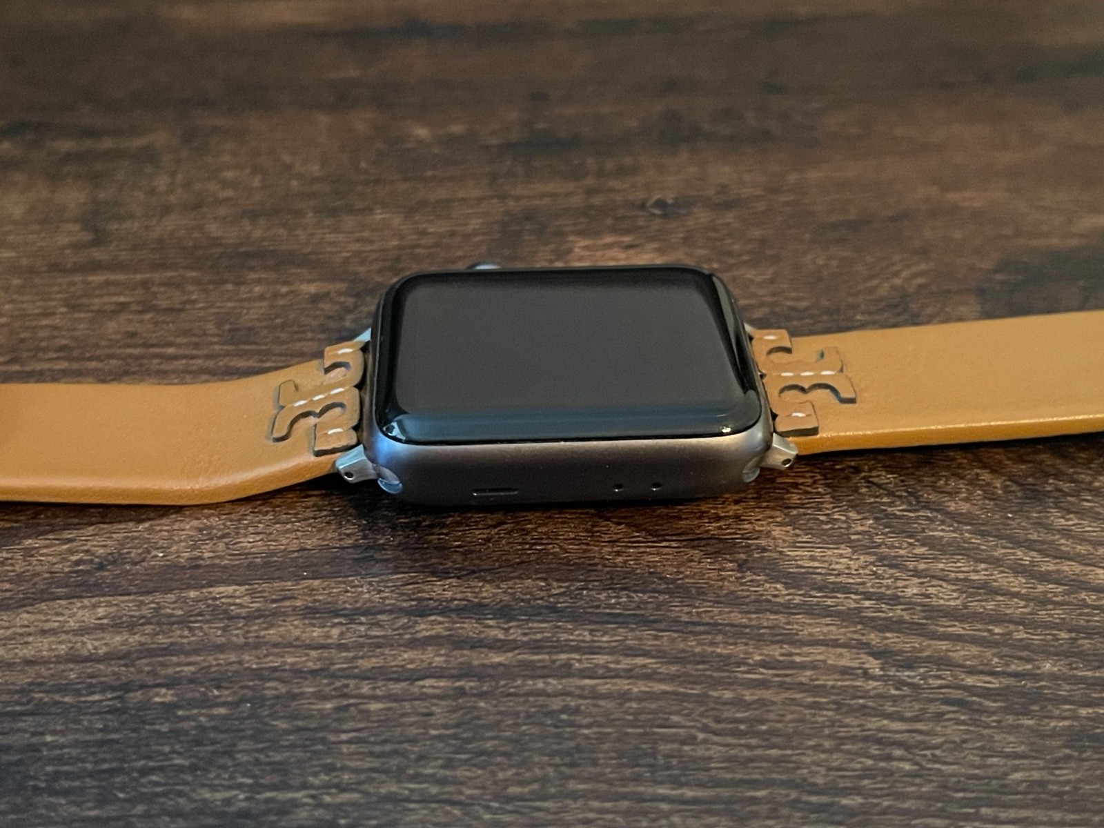 Apple Watch Series 3 42mm Space Gray Aluminum Case With Tan Leather Band (GPS)