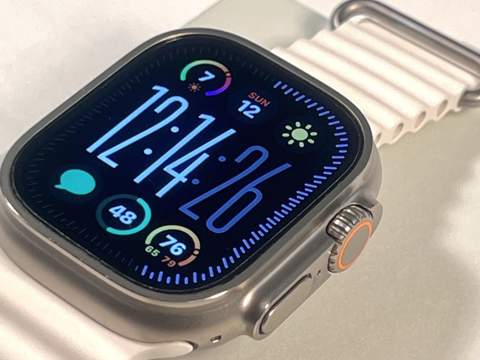 Apple Watch Ultra 2 (GPS + LTE) 49MM Titanium Case White Ocean Band