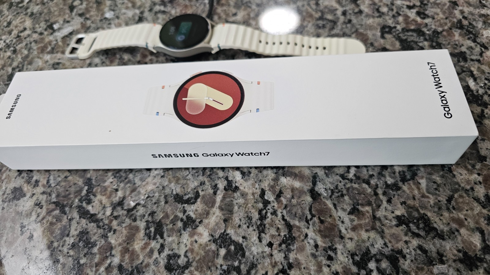 SAMSUNG GALAXY WATCH7 40mm GPS AI Smartwatch, 2024 – Unlocked. 2 chargers.