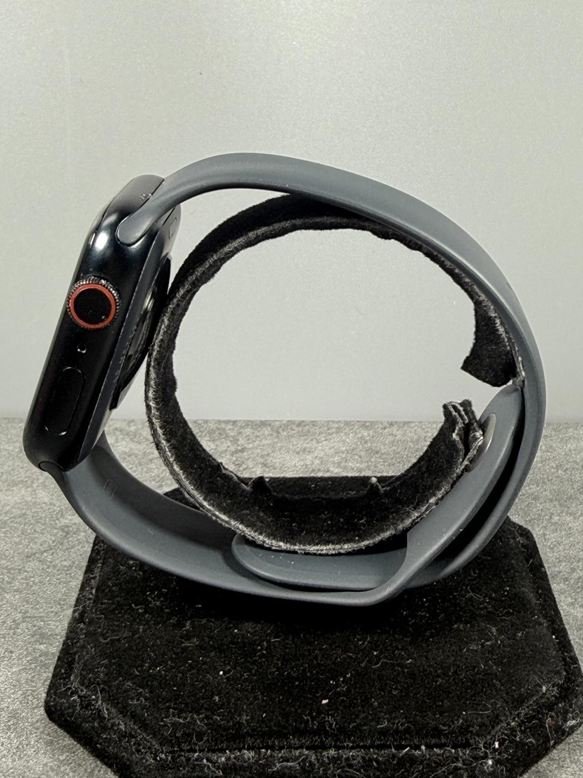 Apple Watch SE 2nd Gen 44mm GPS + Cellular LTE Black – No iCloud Lock
