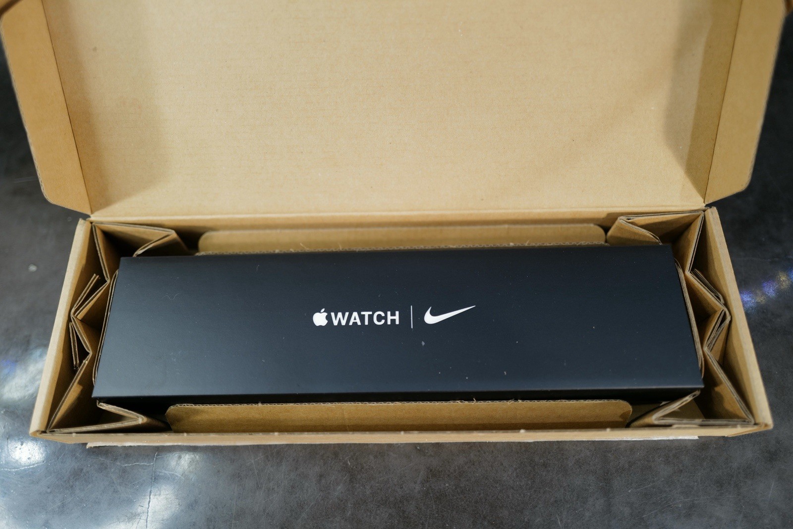 Apple Watch Nike Series 6 – 44mm GPS Cellular Space Gray Aluminum A2294