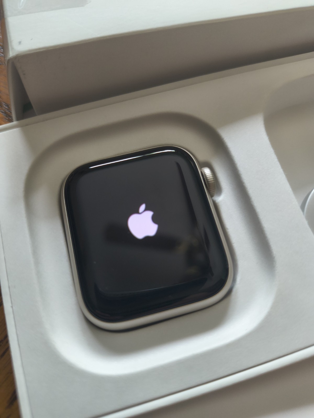 Apple Watch SE (2022) 40mm Starlight Aluminum Case with Sport Band, S/M (GPS…