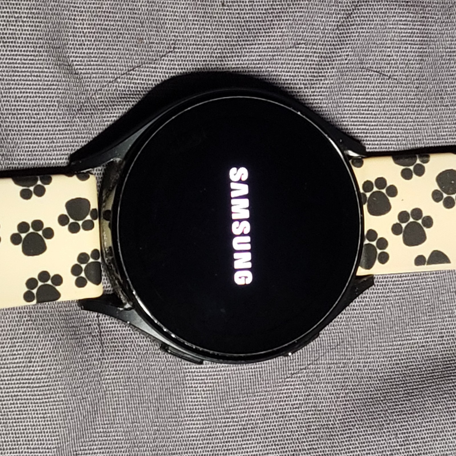 Samsung Galaxy Watch4 SM-R870 44mm Aluminum Case with Paw Print Band – Black