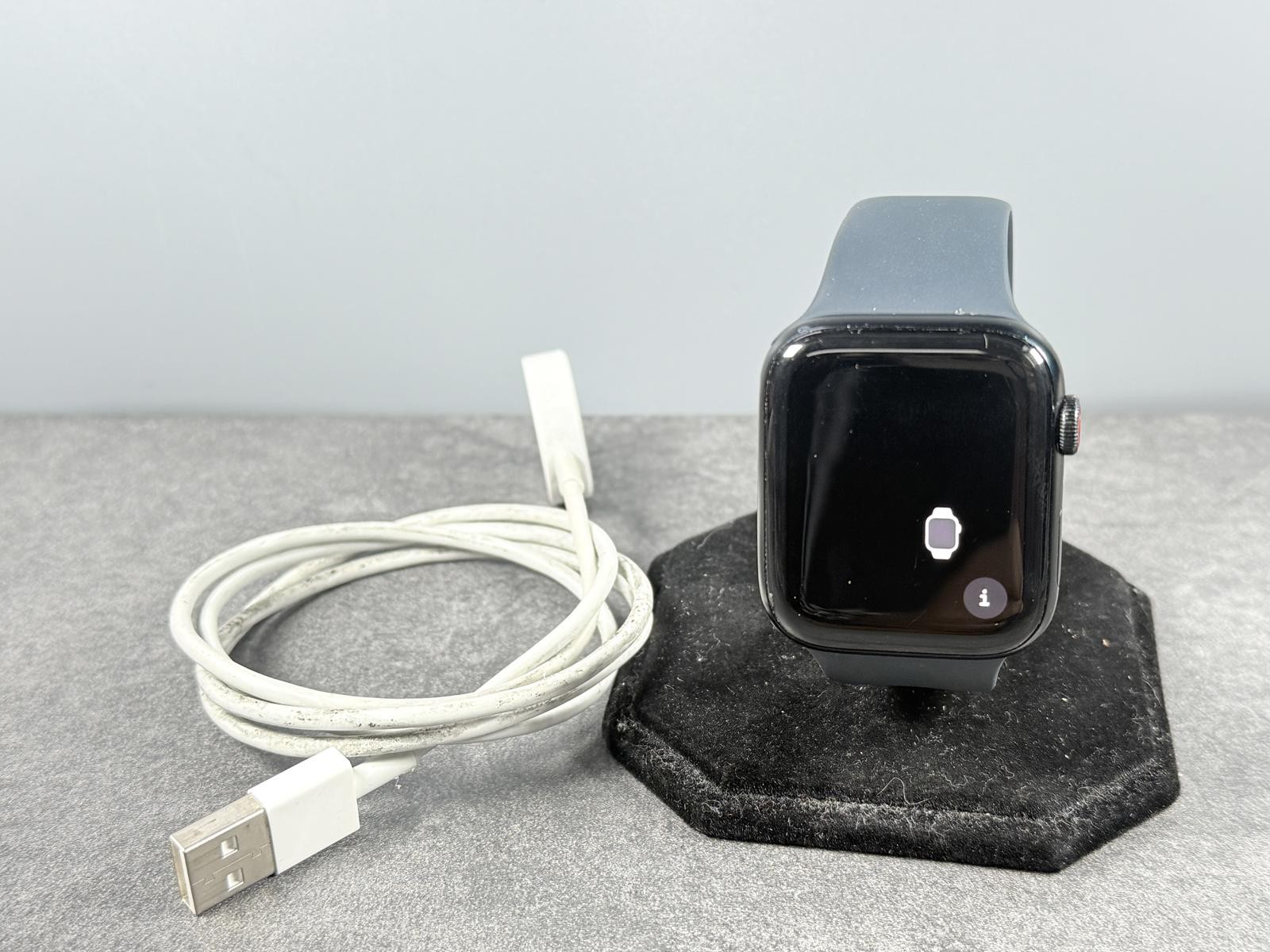 Apple Watch SE 2nd Gen 44mm GPS + Cellular LTE Black – No iCloud Lock