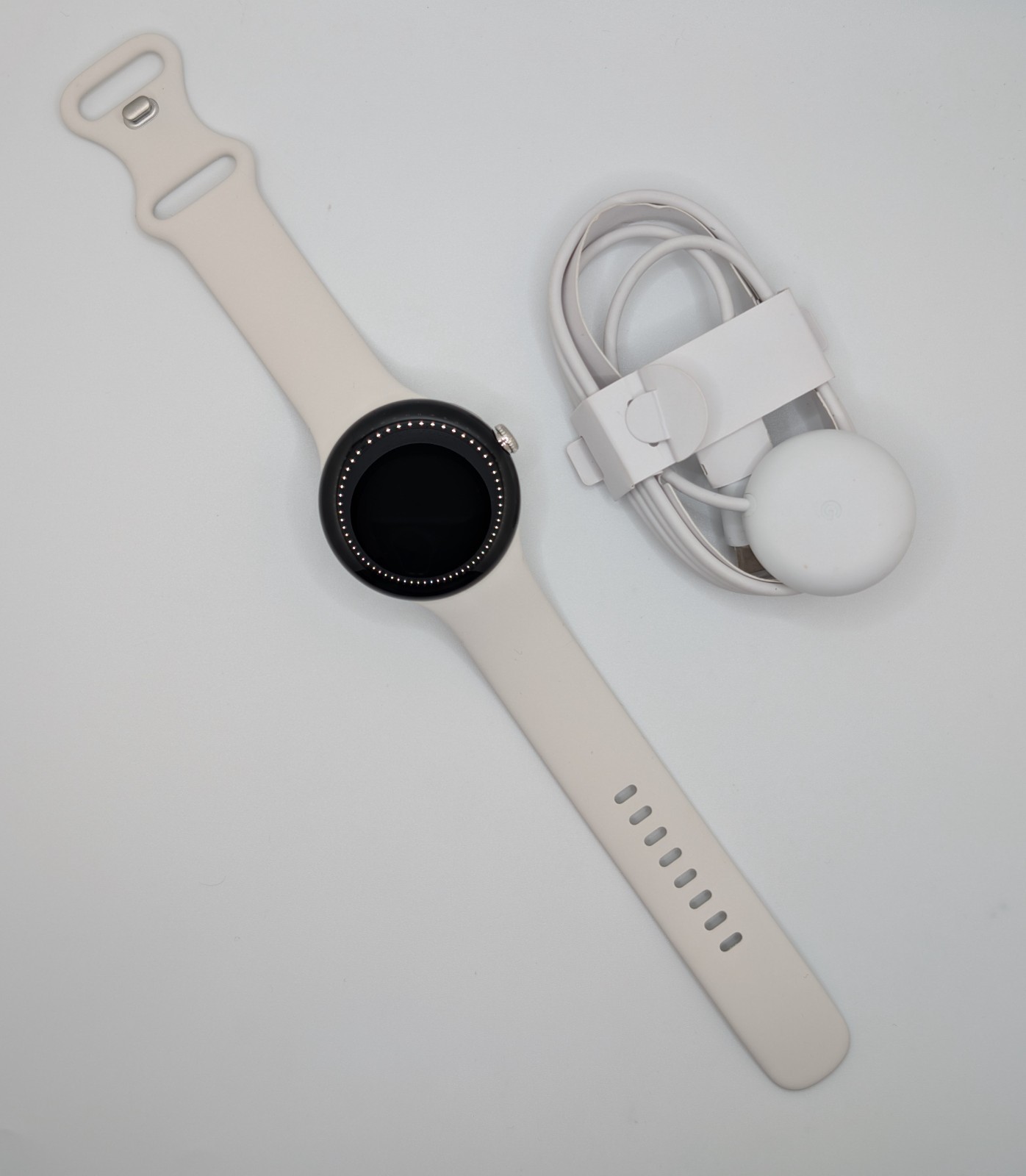 NEW – Google Pixel Watch (1st Gen) Silver – Wi-Fi/ 41mm (Very Good). ~2SU~