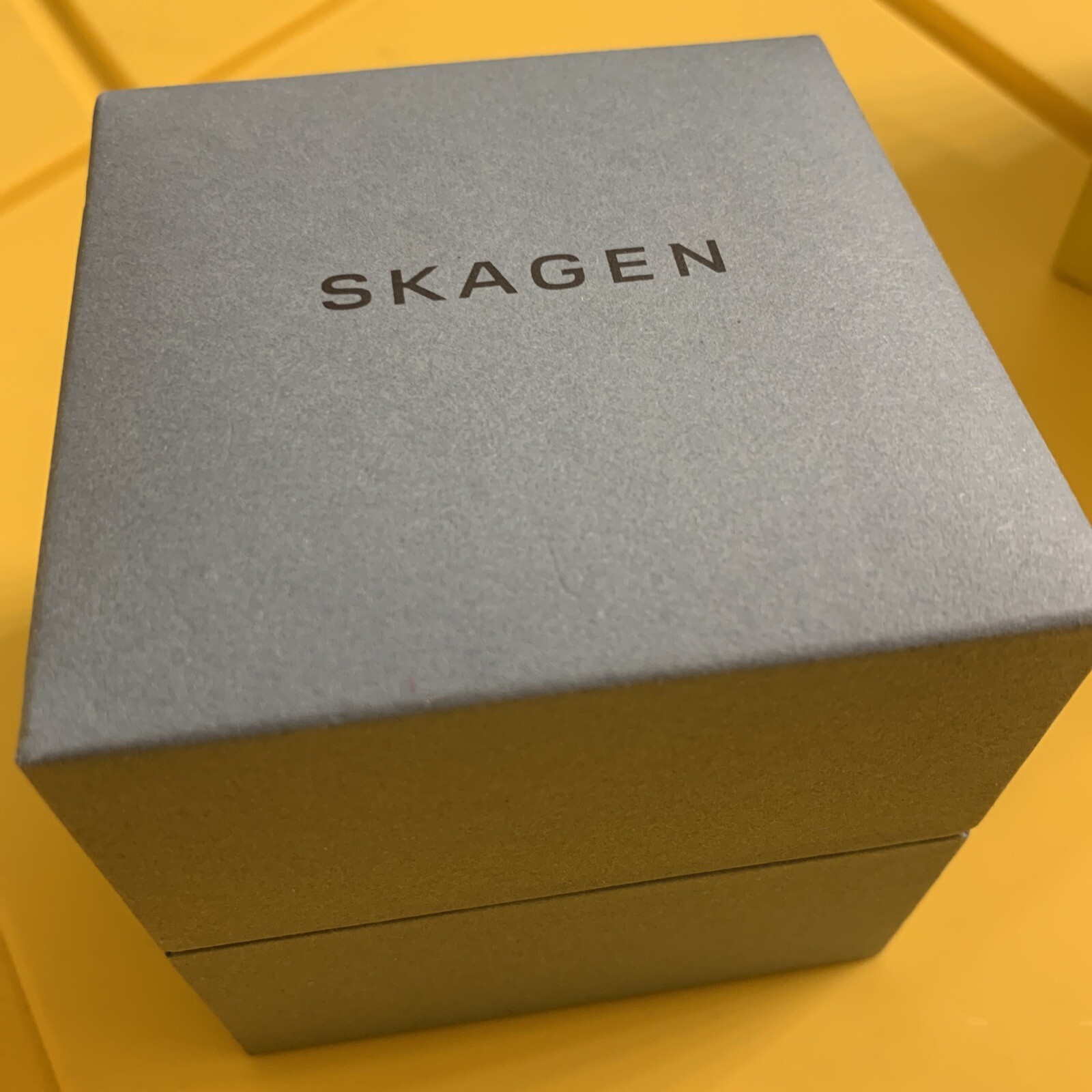 Skagen Connected SKT1110 Hybrid Smartwatch Silver Leather 42MM, Used Once