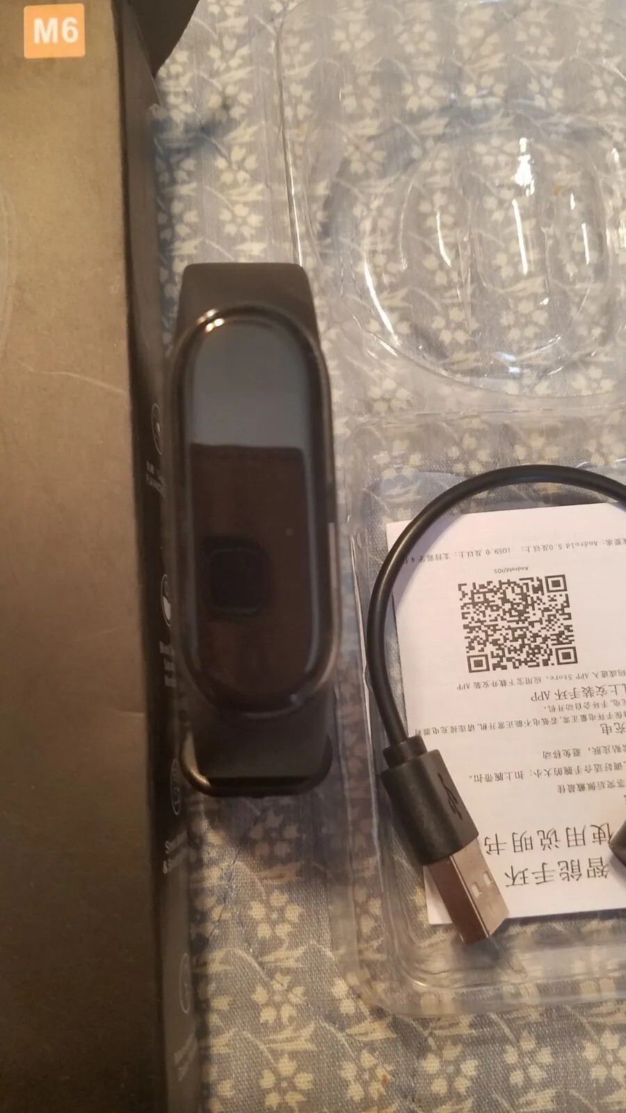 Smart Band 6 is 0.96″ crisp & clear full amoled display, has blood oxygen monito