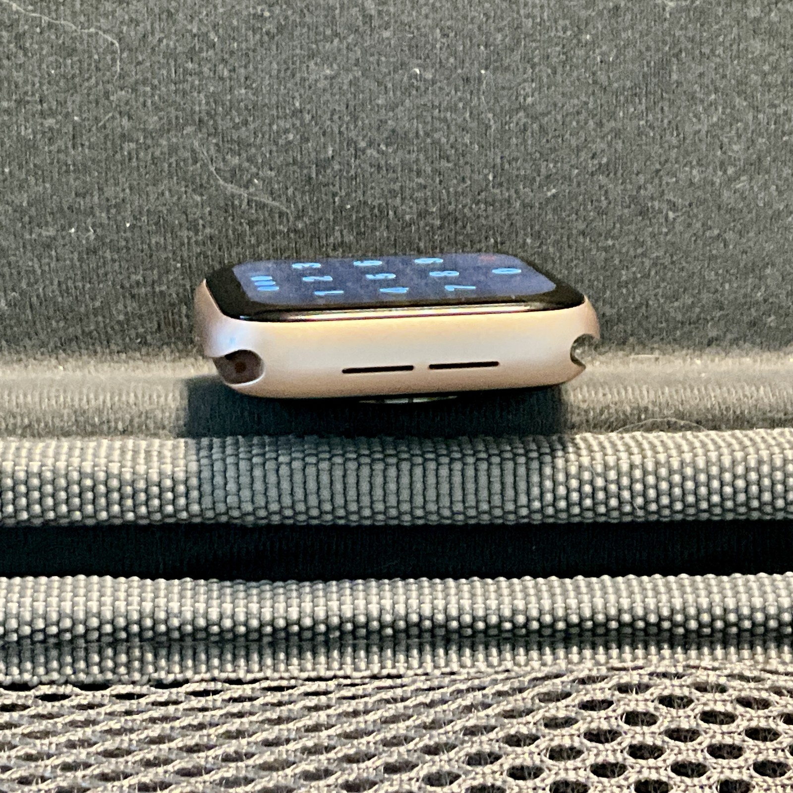 Apple Watch SE (1st Gen) 44mm Gold Aluminum GPS + Cellular A2293 32GB watchOS