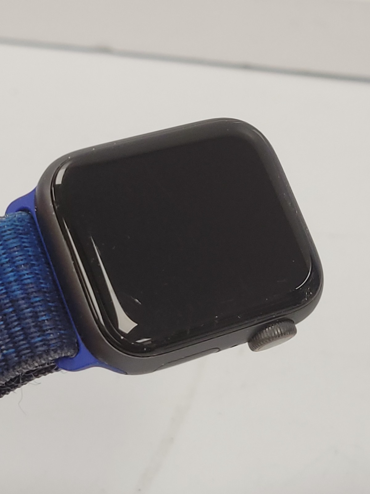 (78978-1) Apple A2293 Series 6 Watch
