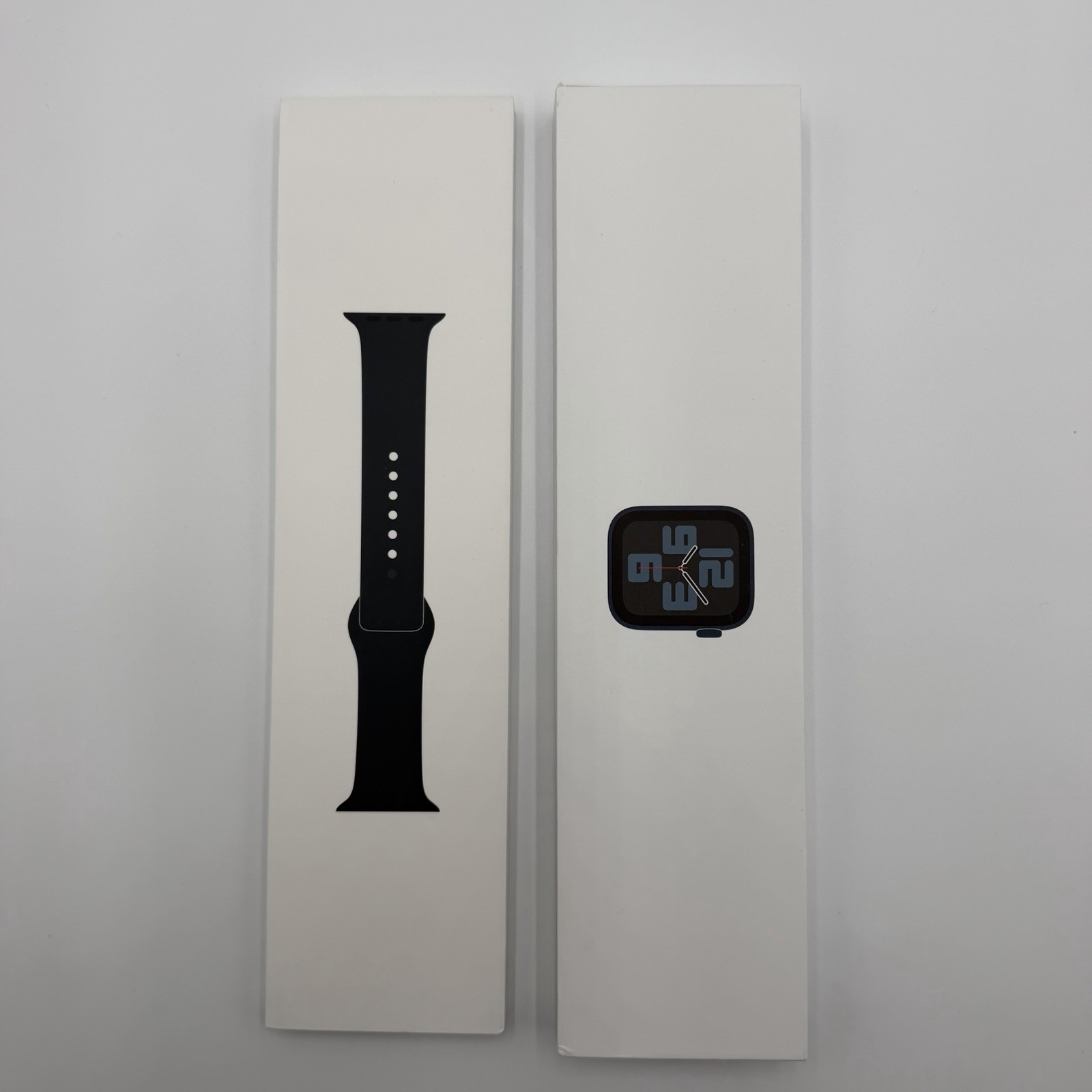 Apple Watch SE (2022) 44mm Midnight Aluminum Case with Sport Band, M/L (GPS)
