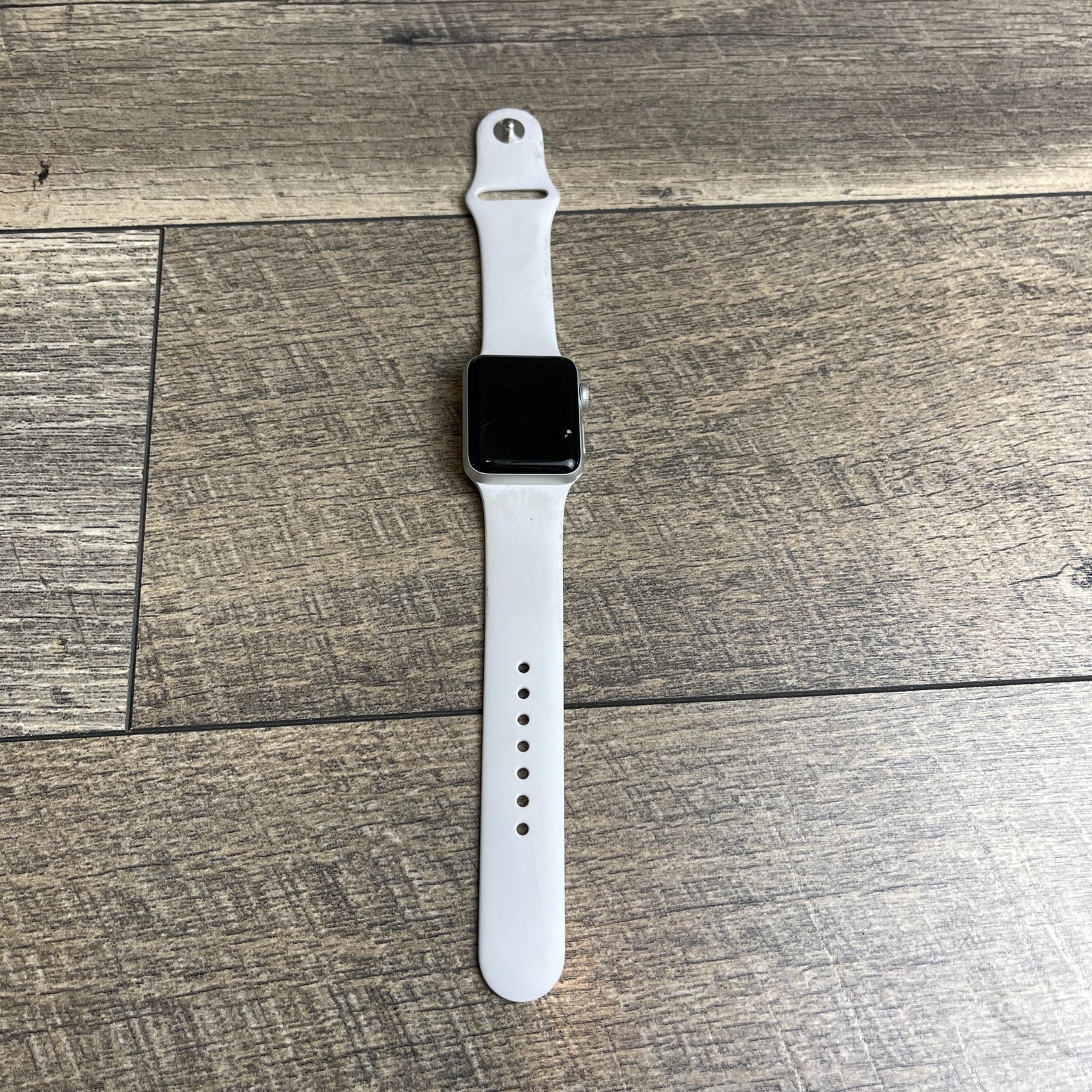 Apple Watch Series 3 GPS Smartwatch White Strap 38mm 1.5″ Display Aluminum Case