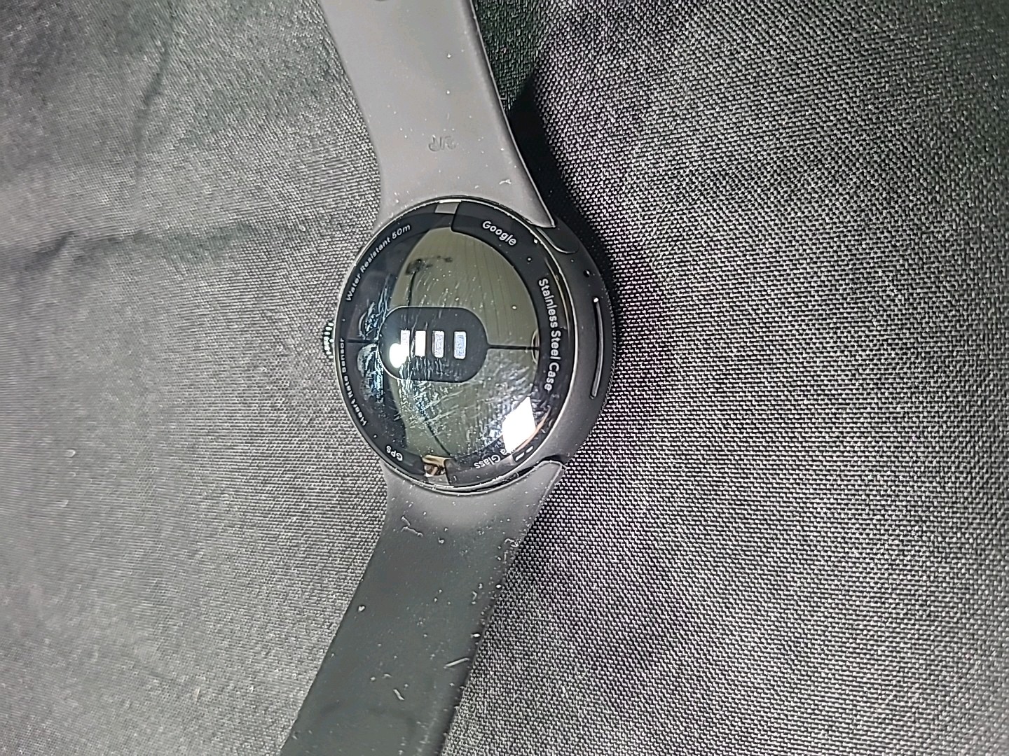 Google Pixel Watch With/avec Fitbit – Matte Clack Stainless Steel