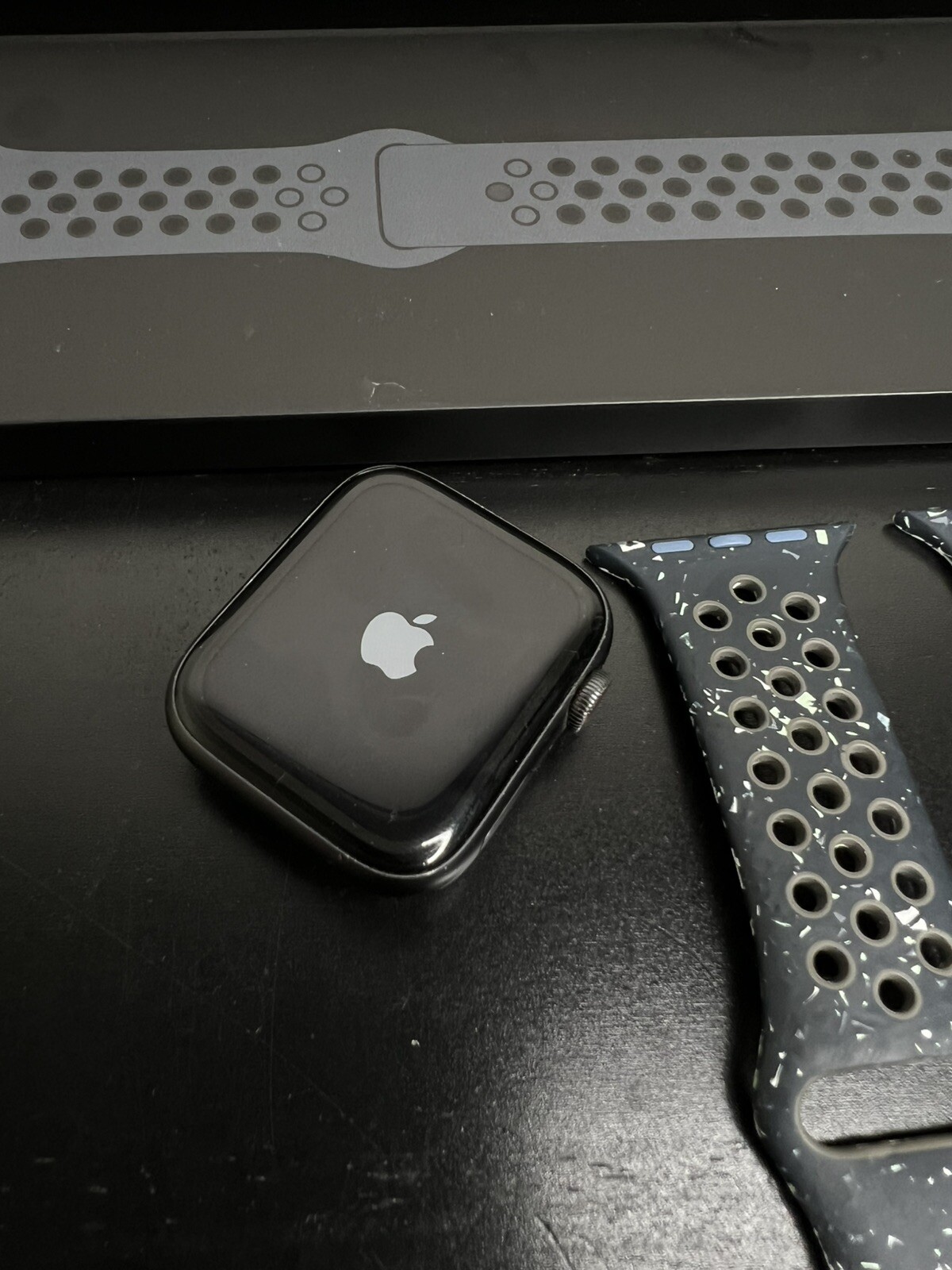 Apple Watch Series 5 x Nike 44mm (GPS + Cellular) Aluminum Space Gray Navy Band