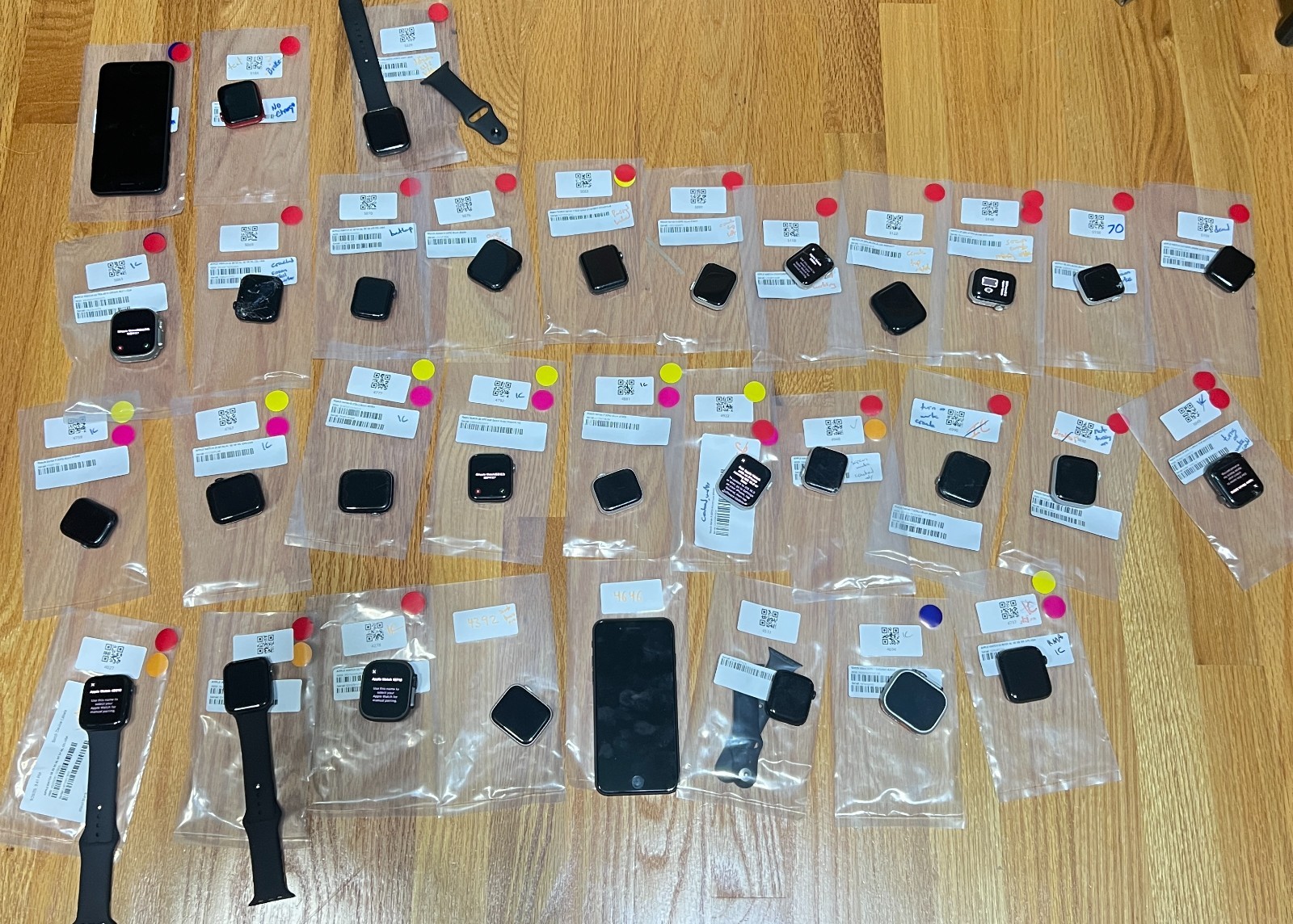 Apple Watch Lot 32 Units Series 8 9 Ultra SE 7 6 For Parts Mixed As-Is