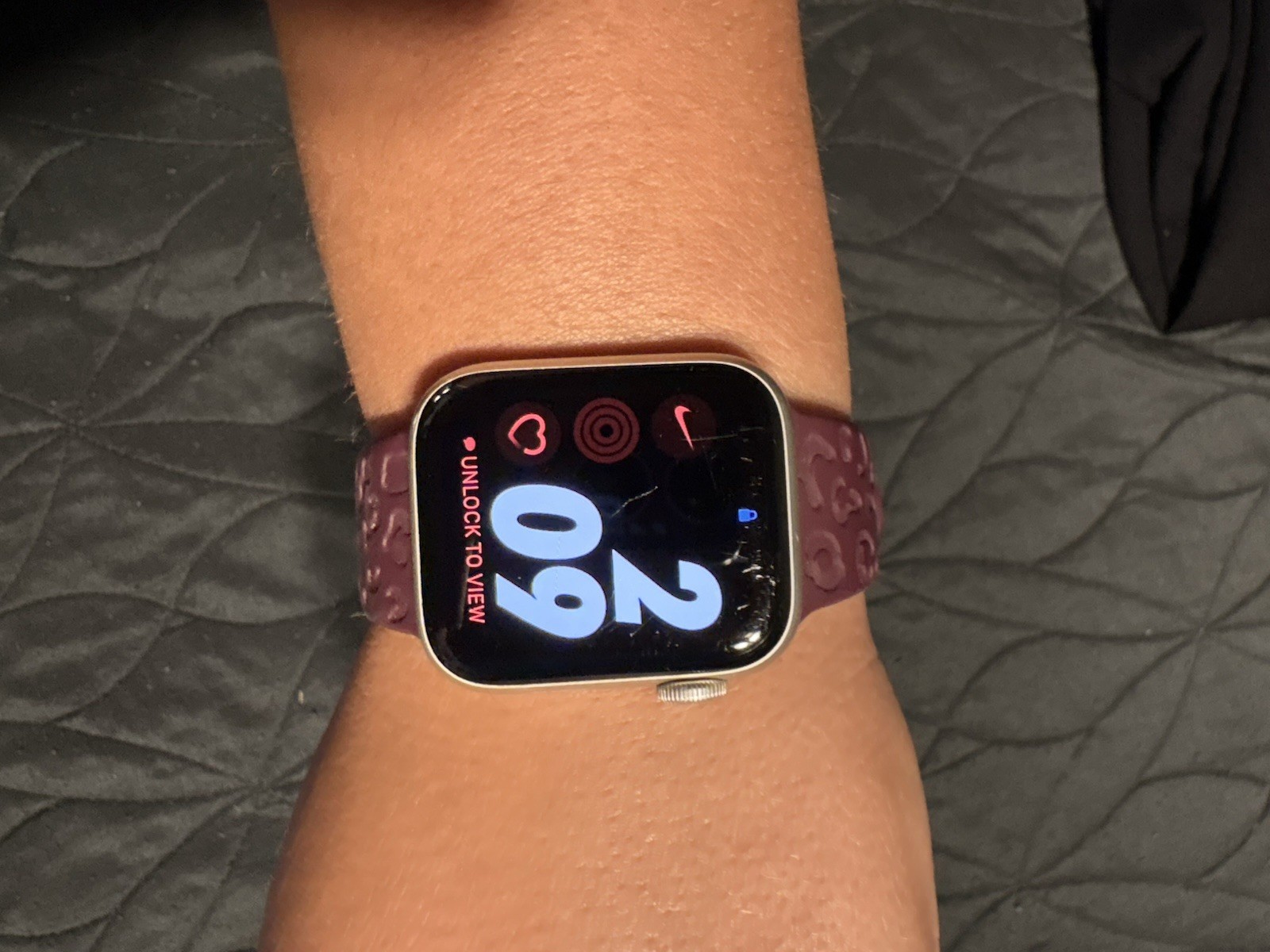 Apple Watch SE 40mm Gold Aluminum Unlocked