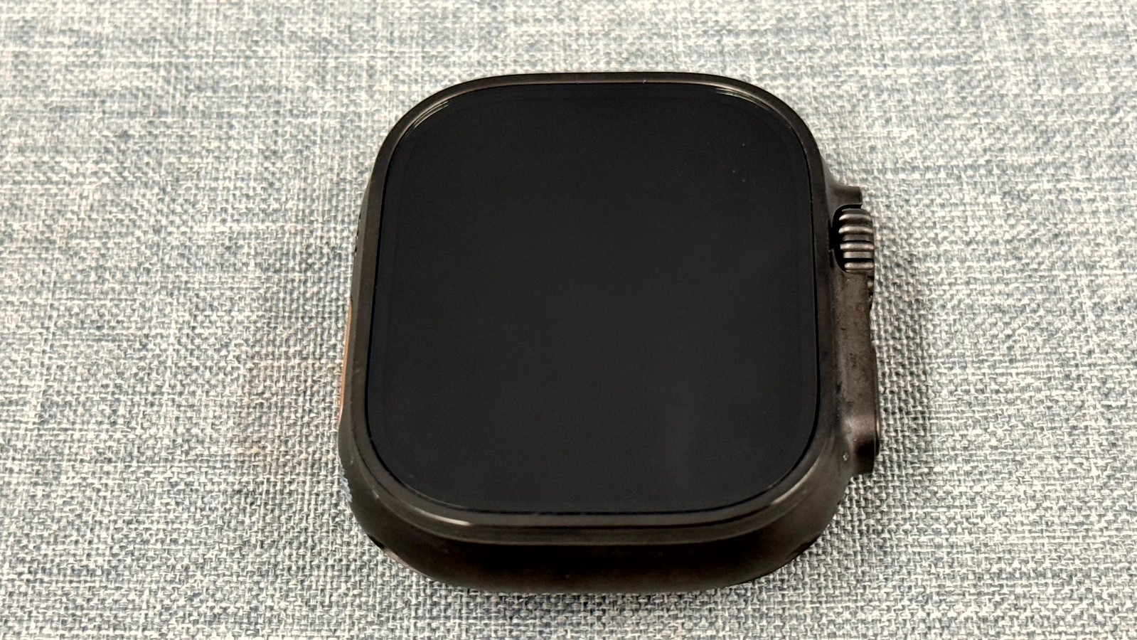 Apple Watch Ultra 3 49mm GPS Cellular Titanium Case w Black Ocean Band MF0J4LW/A
