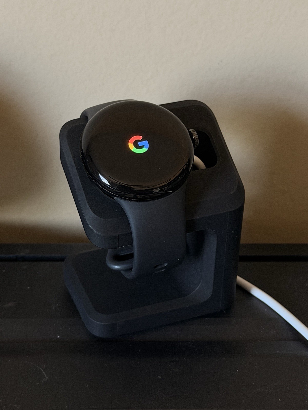 Google Pixel Watch 2 41mm Black 32GB IP68 HR + Sleep Tracking + Chargers + Stand