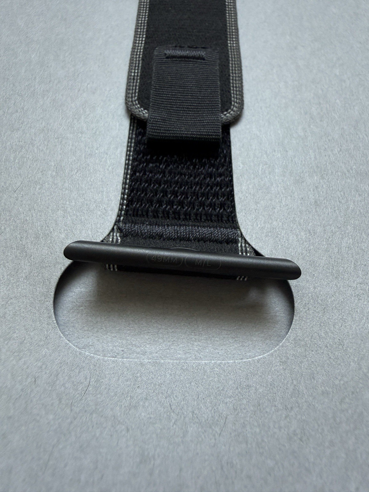Genuine Apple 49mm Black/Charcoal Trail Loop – M/L – Black Titanium Finish