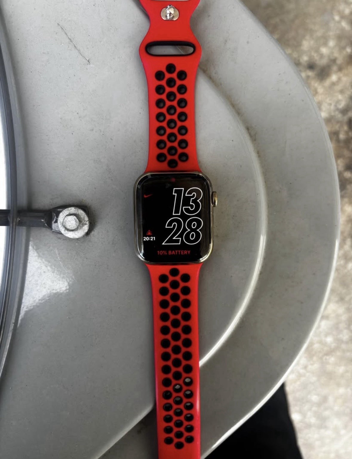 Apple Watch 44mm Gold Aluminum Case Red Silicone Band iOS Unlocked
