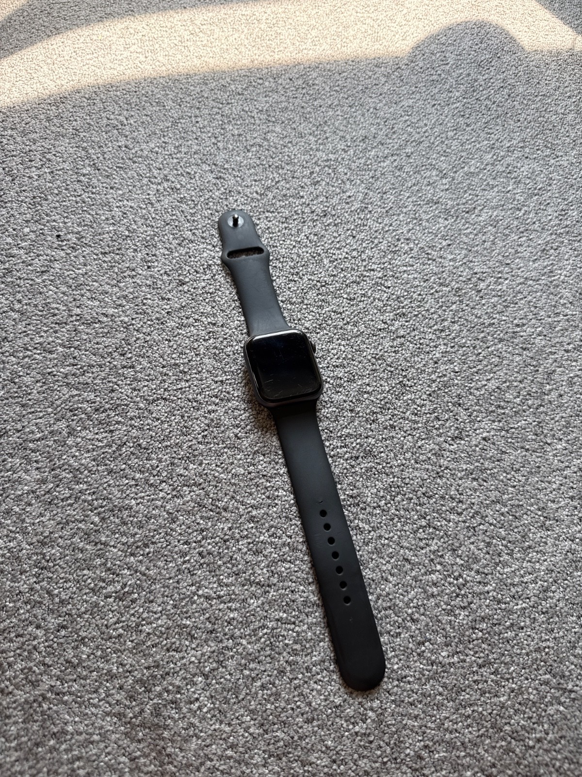 Apple Watch Series 4 (44 mm Space Black Stainless Steel w M/L Black Sports Band)