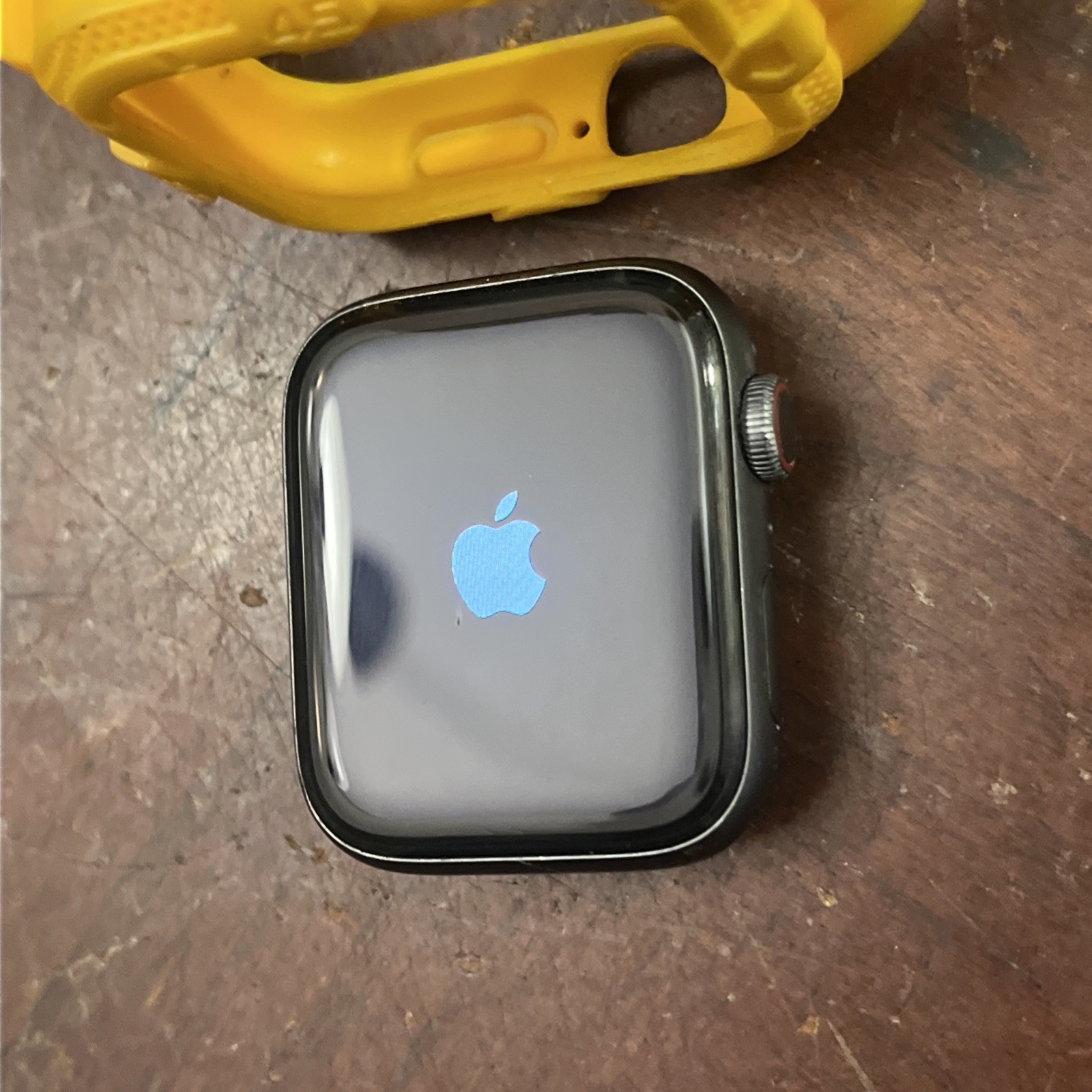 Apple Watch SE Gen 1 44mm GPS + Cellular Unlocked Midnight L22