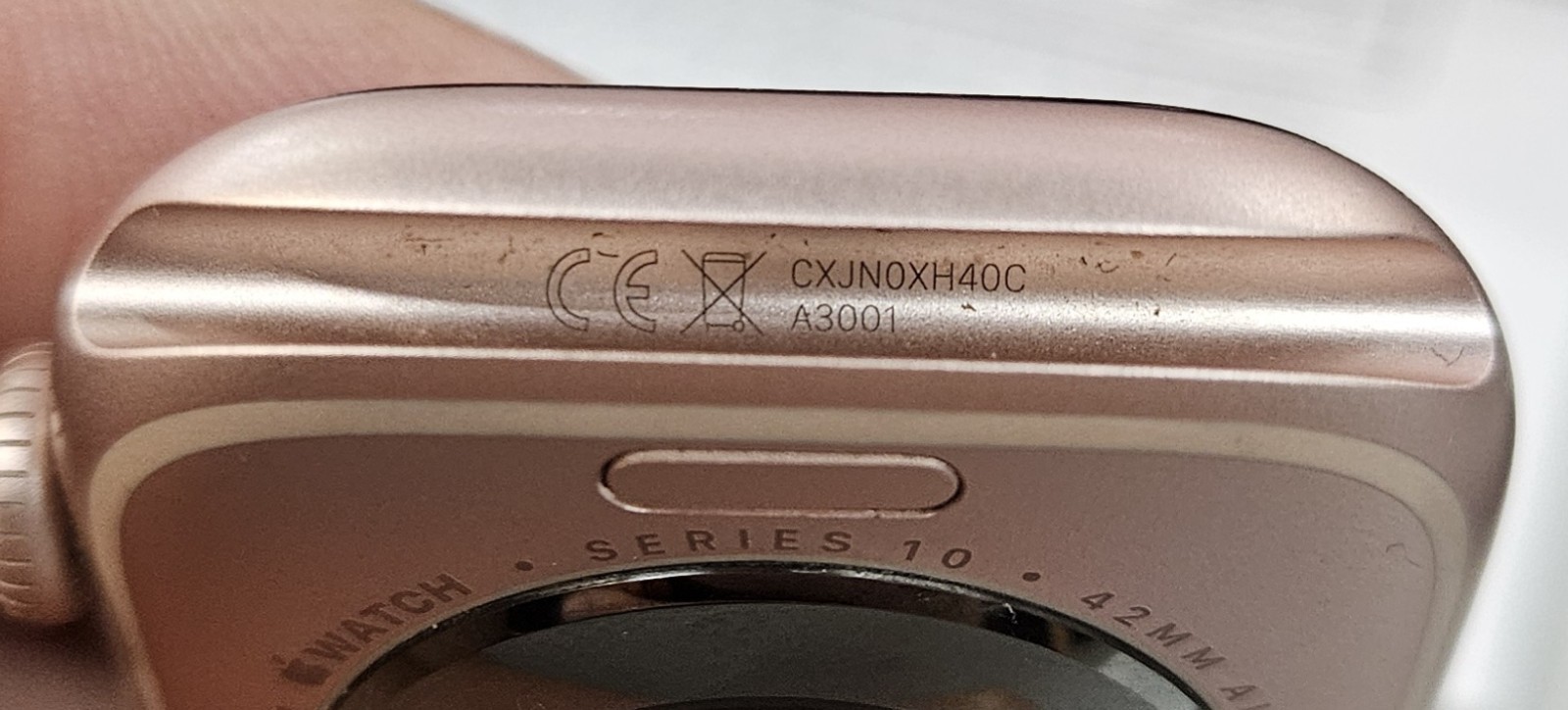 Apple Watch Series 10 42mm Rose Gold with Black Sport Band Battery H. 97%