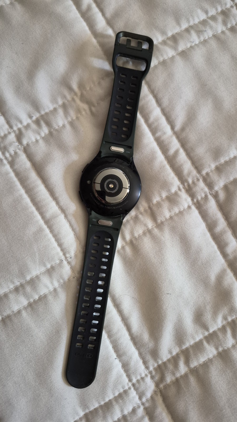 samsung galaxy watch 6 44mm with Sport band, clear protective case, 2 chargers