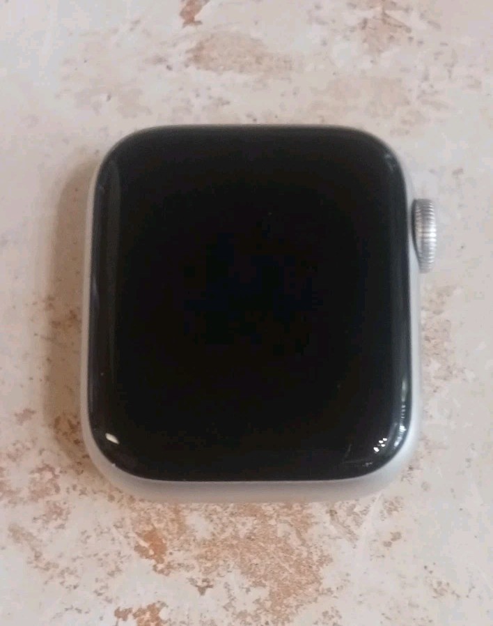 Apple Watch SE 1st Gen 40mm A2351 Silver Aluminum w/ Band | GPS ONLY BRAND NEW