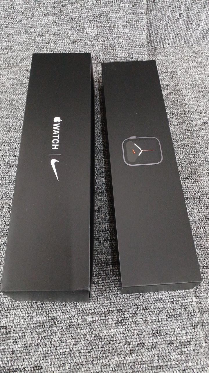 Apple Watch Series 5 Nike 44mm 32GB GPS Smartwatch No Band