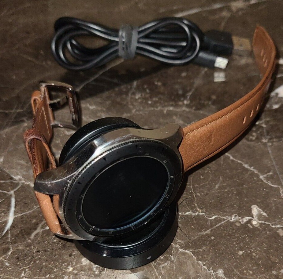 Samsung Galaxy SM-R800 Brown, Black, and Silver (6124) set up for right wrist
