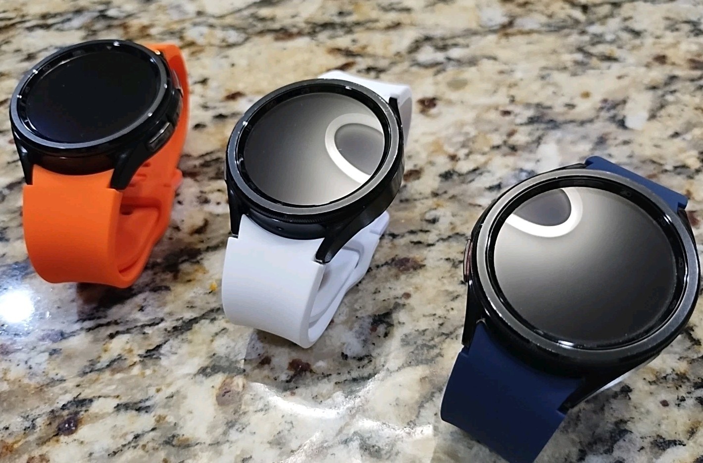 Samsung Galaxy Watch6 43mm + Charge + Multicolor Band + LightScratch Works Great