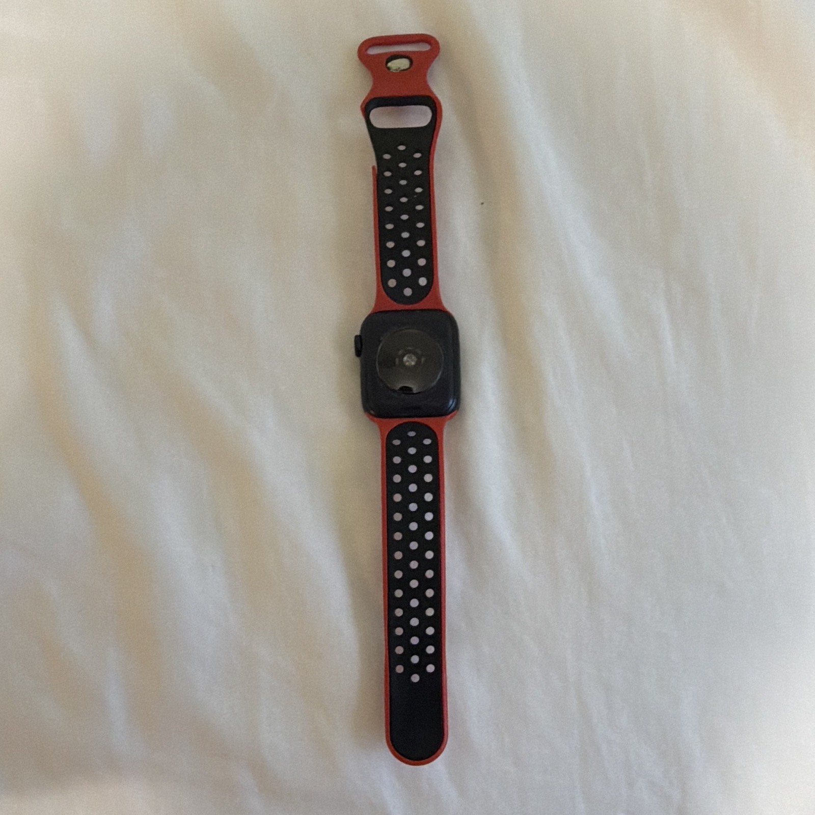 Apple Watch SE 2 36mm Black Aluminum Case Red Silicone Band