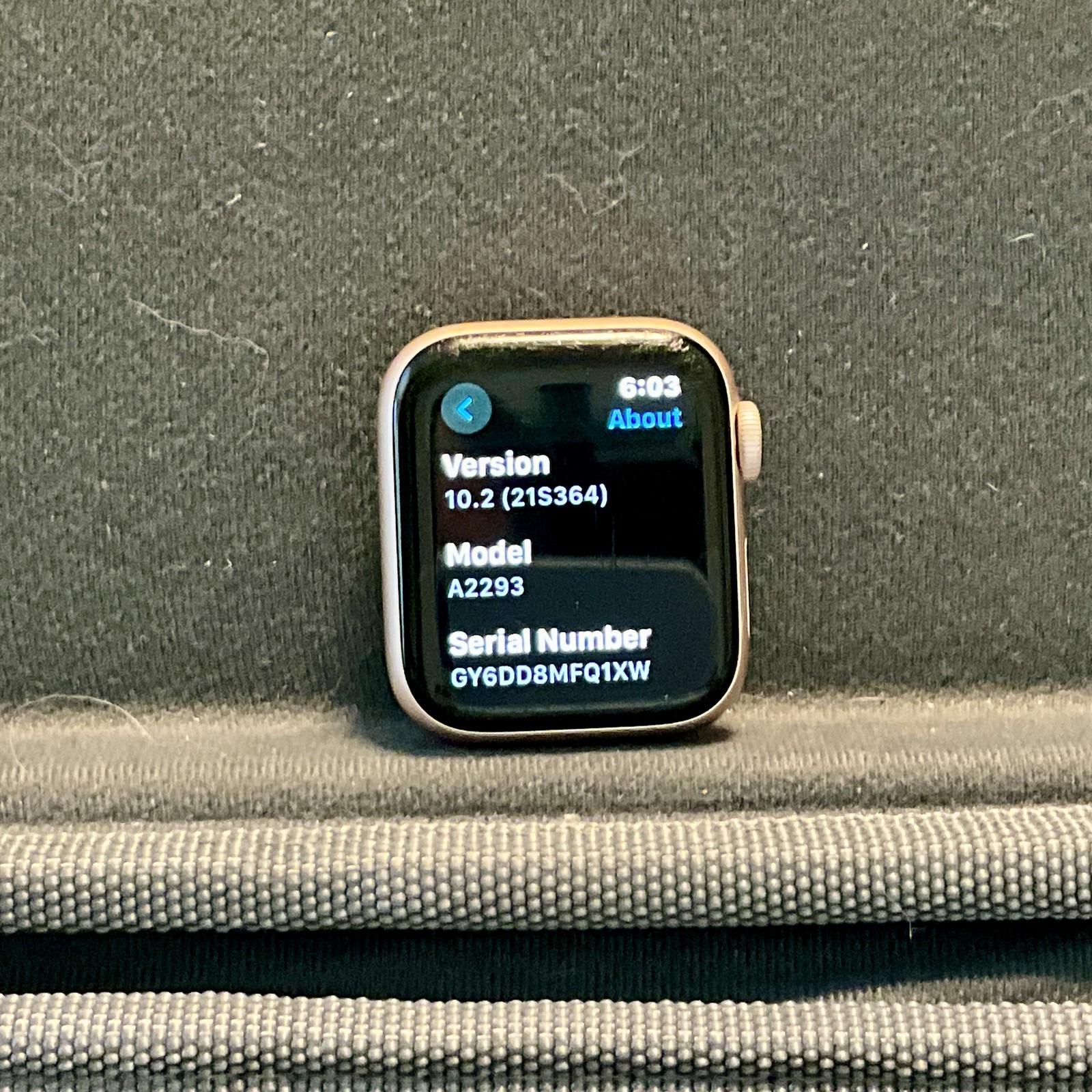Apple Watch SE (1st Gen) 44mm Gold Aluminum GPS + Cellular A2293 32GB watchOS