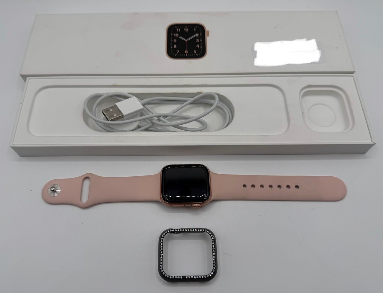Apple Watch SE 40mm Gold Aluminum Case with Pink Sand Sport Band – Regular (GPS)