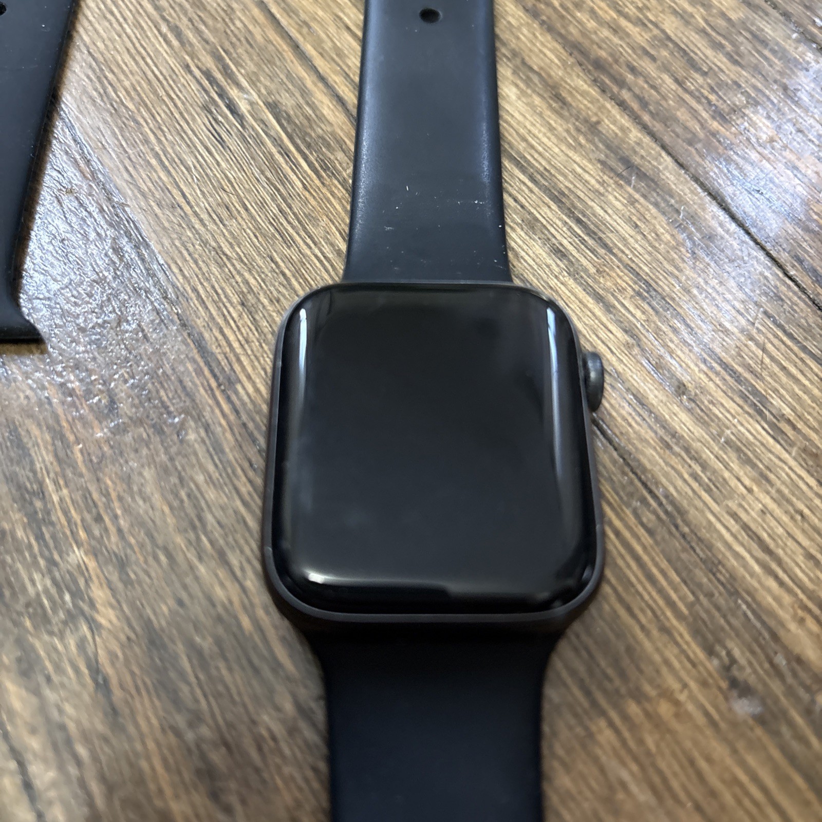 Apple Watch (Series 5) 44mm Grey Aluminum