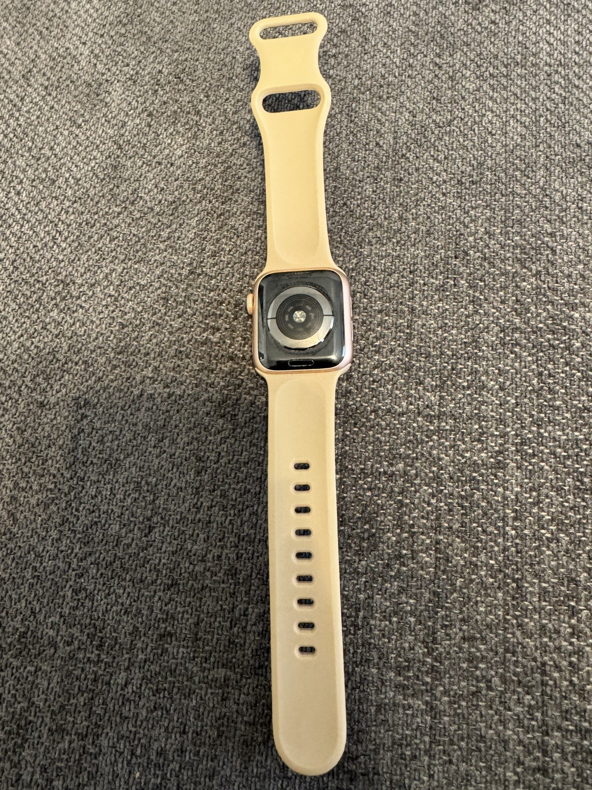 Gold/pink Apple 40mm Apple Watch Series 4 khaki/tan S/M band