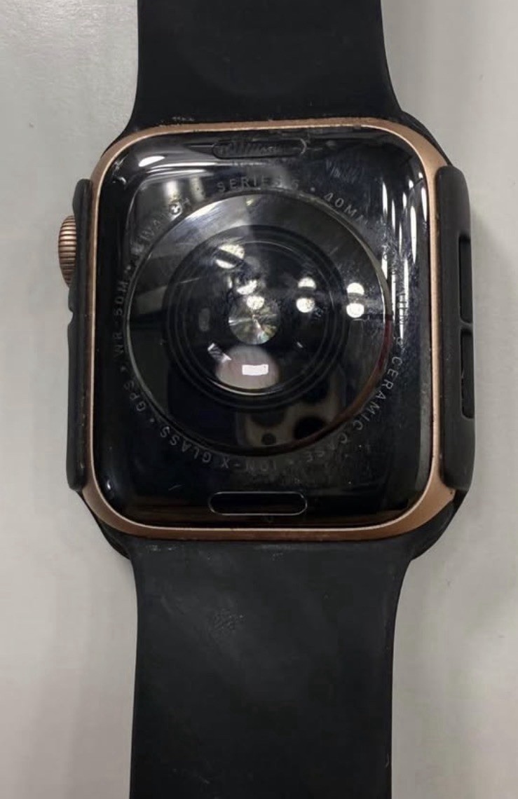 Apple Watch Series 5 40mm Gold Aluminum Case Black Silicone Band GPS 32GB