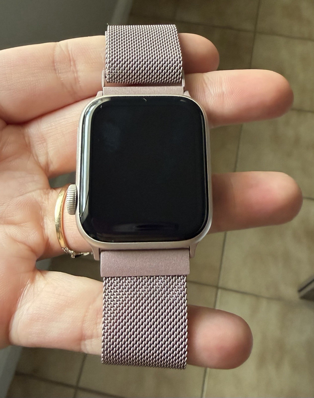 Apple Watch SE GPS 40mm Starlight Aluminum Case Starlight Sport Band S/M