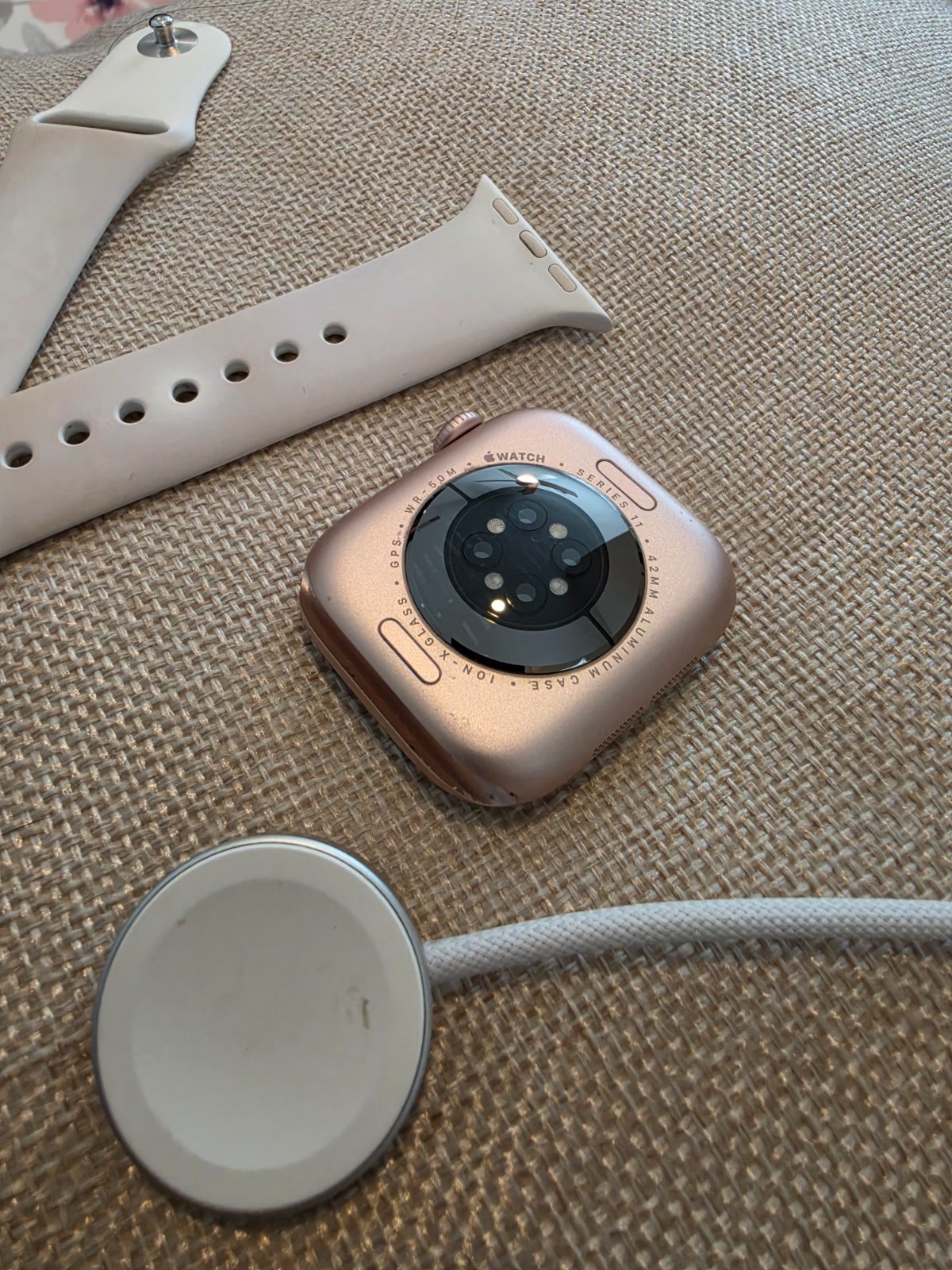 Apple Watch Gen 11 Series 11 42mm Rose Gold Aluminum – Light Blush Sport Band