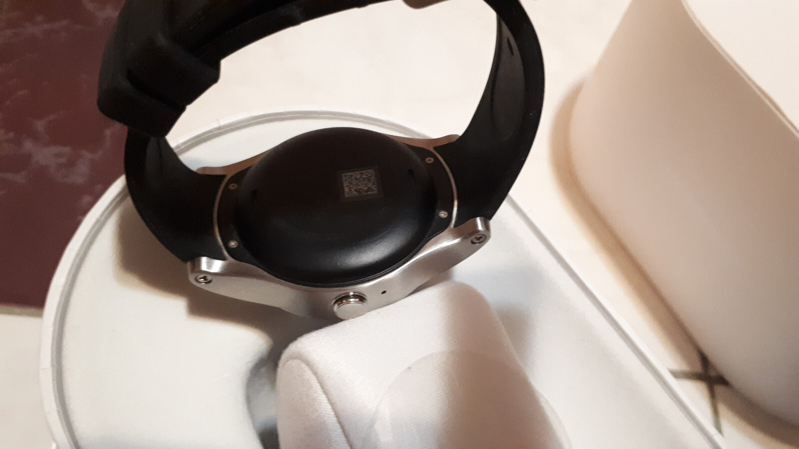 Verizon Wear24 42mm Stainless Steel Case Black Buckle All Original Mint (QTAXU1)