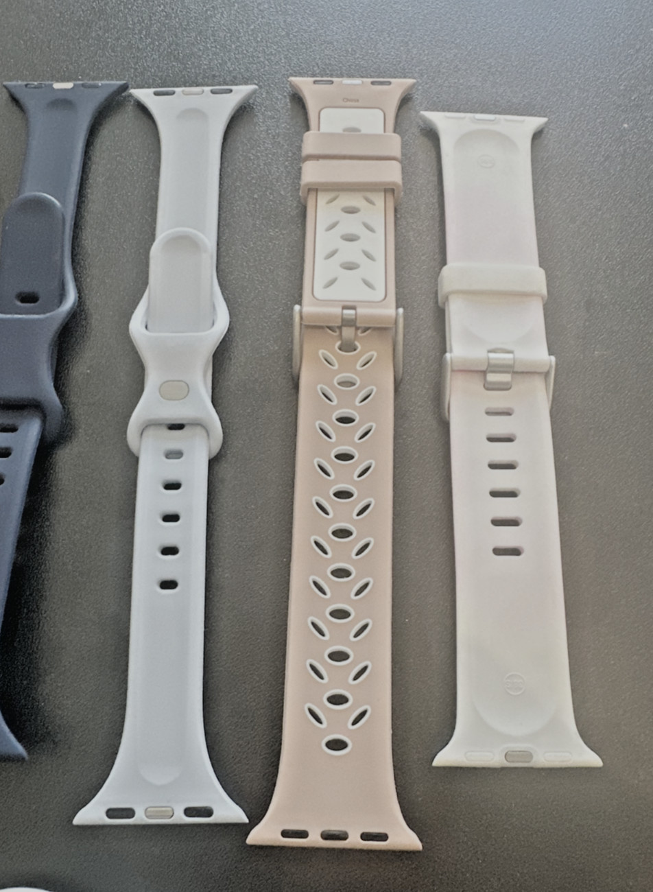 Apple Watch Series 1 42mm Space Gray Aluminum Black Sport + 4 Extra Bands Charge