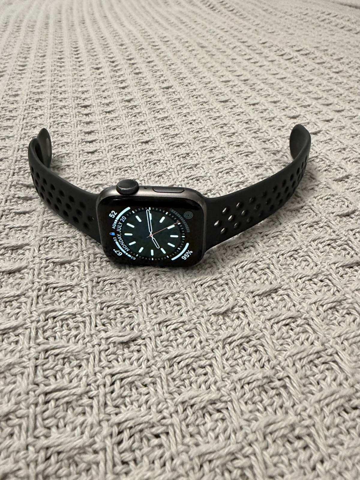 Apple Watch Series 5 Nike 40mm Space Gray Aluminum Case with Anthracite/Black…