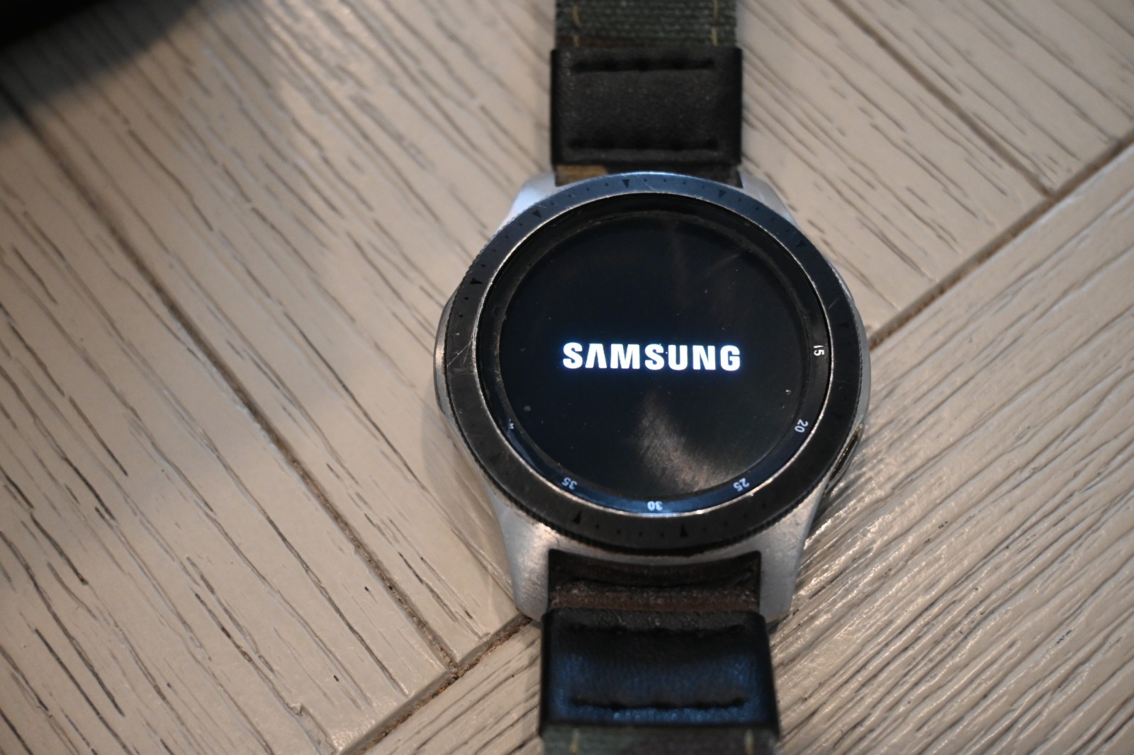 Samsung Galaxy Watch Sm-r800 46mm Black Smartwatch Bluetooth WiFi Works Great!
