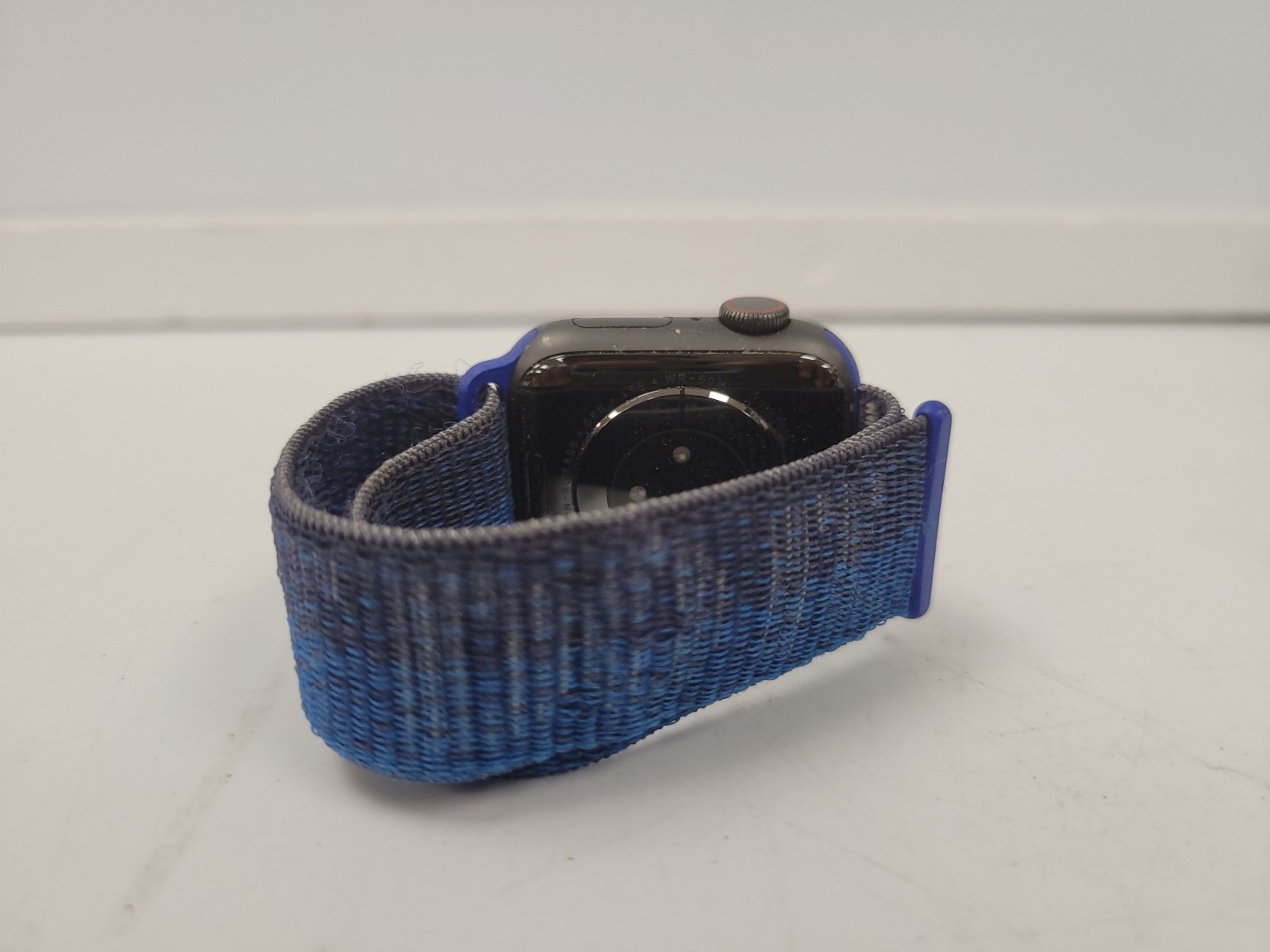 (78978-1) Apple A2293 Series 6 Watch