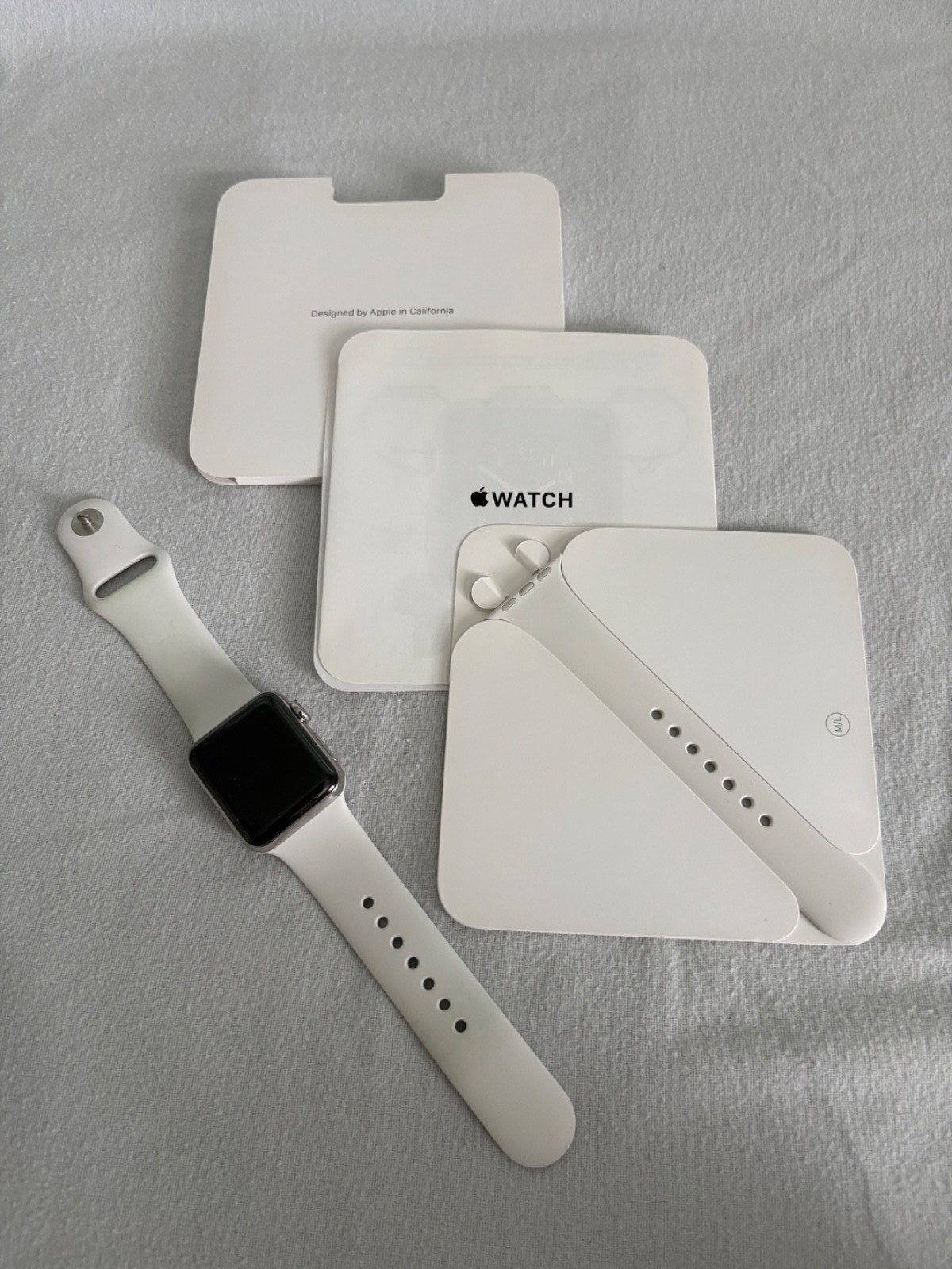 Apple Watch Series 3 – 38 mm Soft White Sport Band (GPS+Cellular) + 2 Free Bands