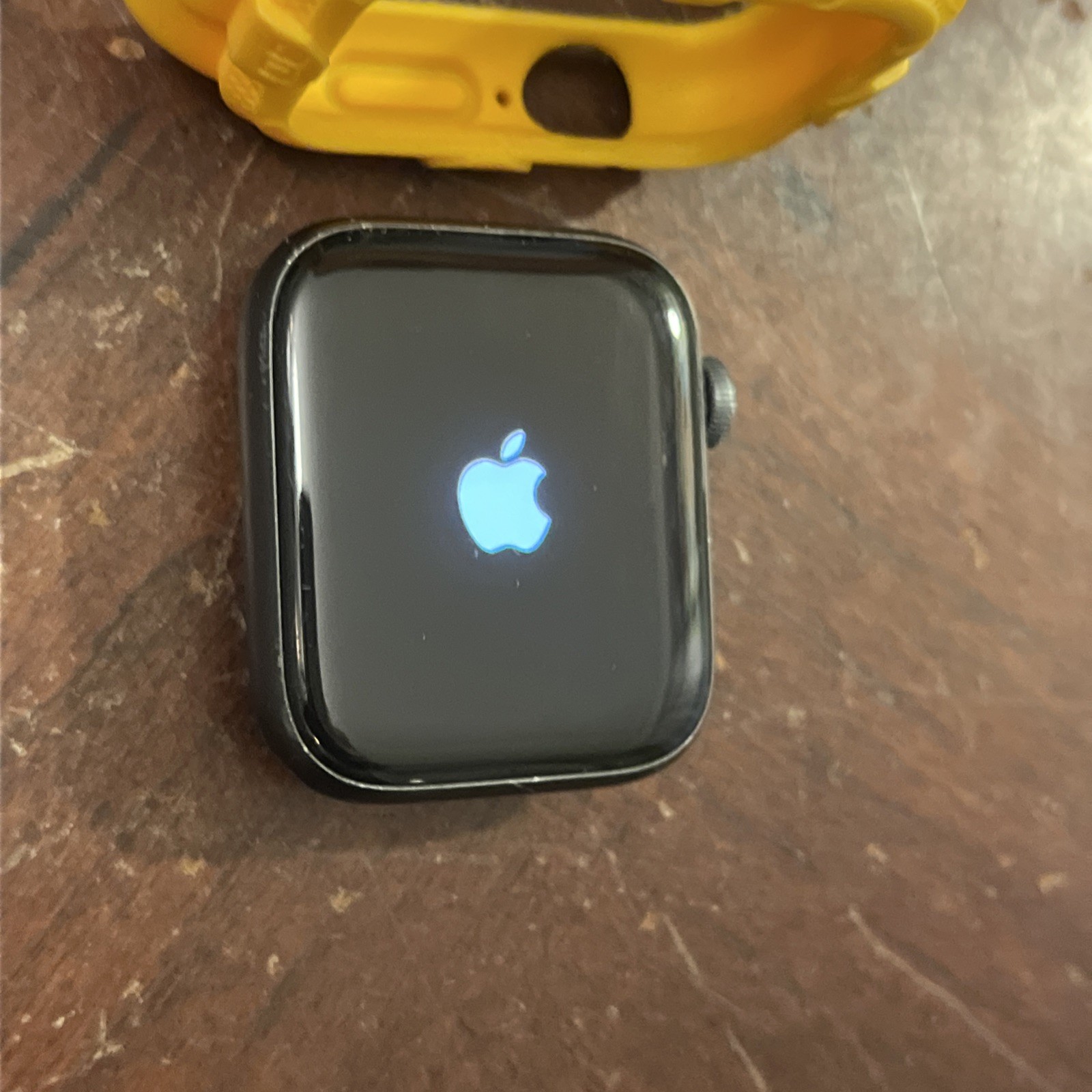 Apple Watch SE Gen 1 44mm GPS + Cellular Unlocked Midnight L22