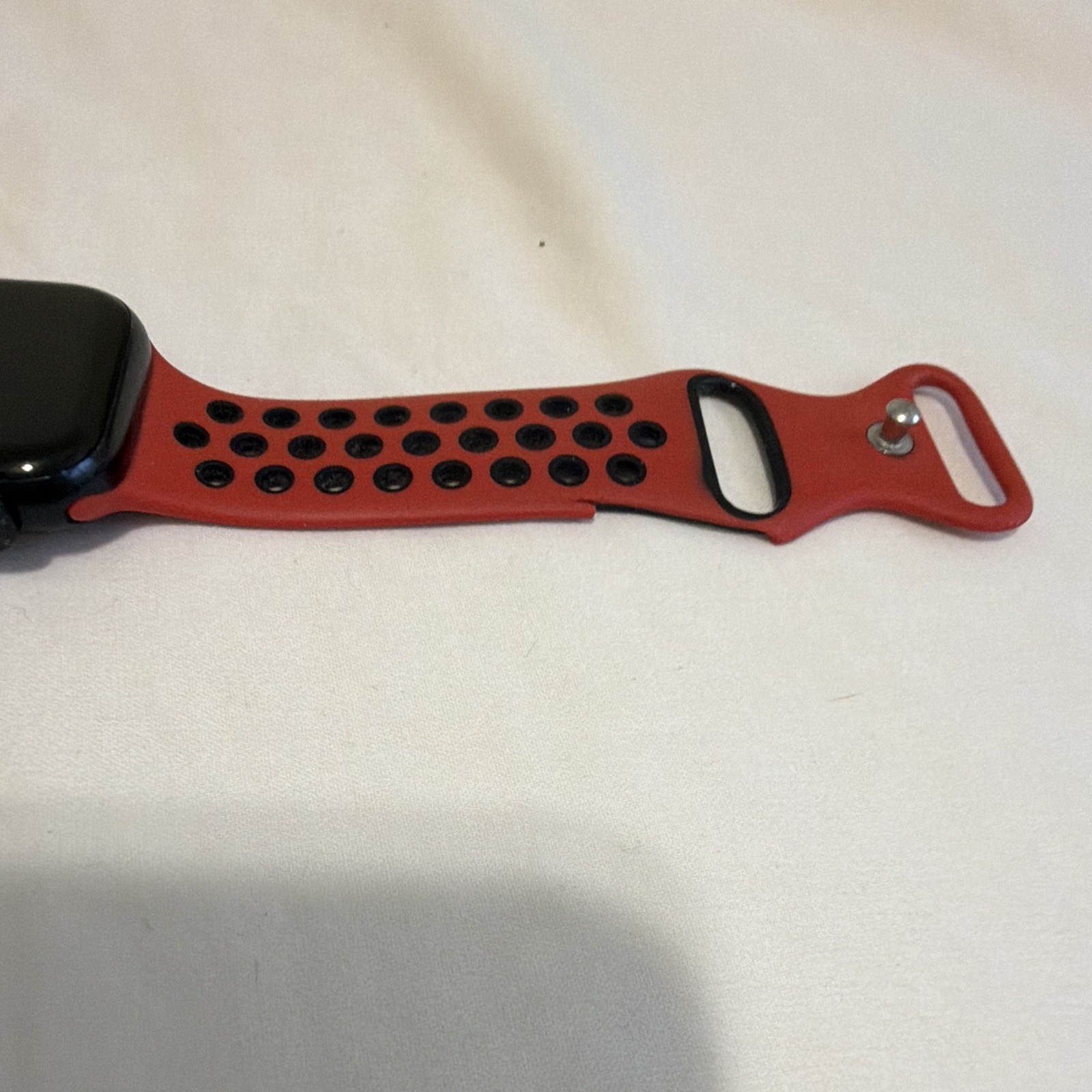 Apple Watch SE 2 36mm Black Aluminum Case Red Silicone Band