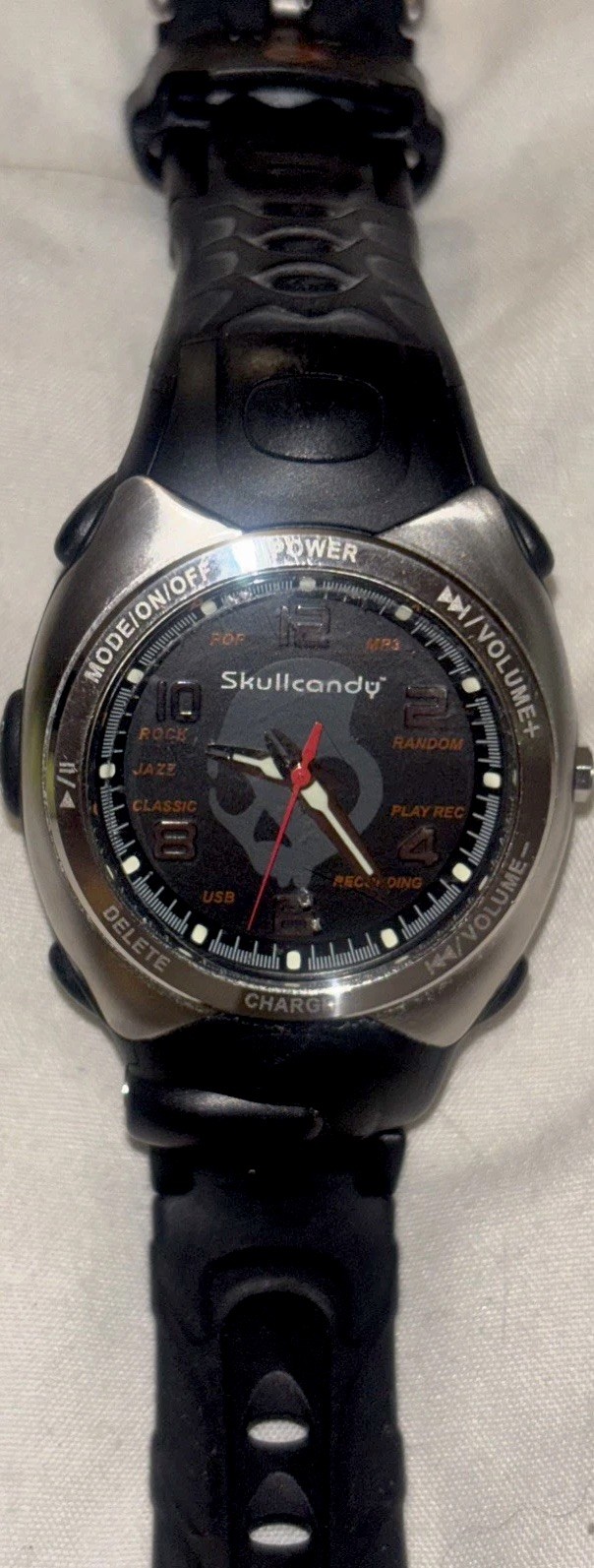 Skullcandy Macgyver MP3 Watch in Black/Red – 1 GB Storage